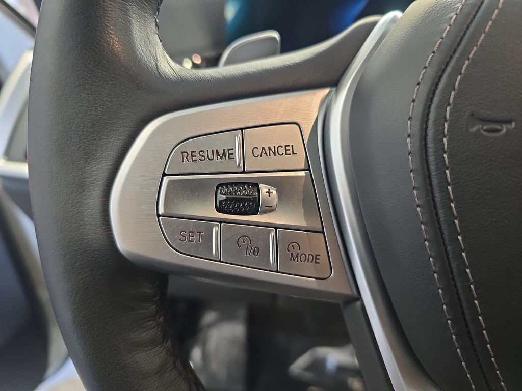 Used 2023 BMW X7 xDrive40i w/ Executive Package AWD/4WD image 21