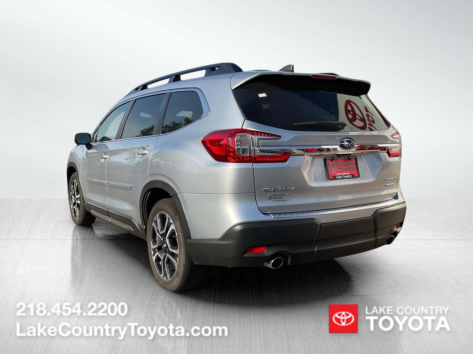 Used 2023 Subaru Ascent Limited w/ Technology Package AWD/4WD image 3