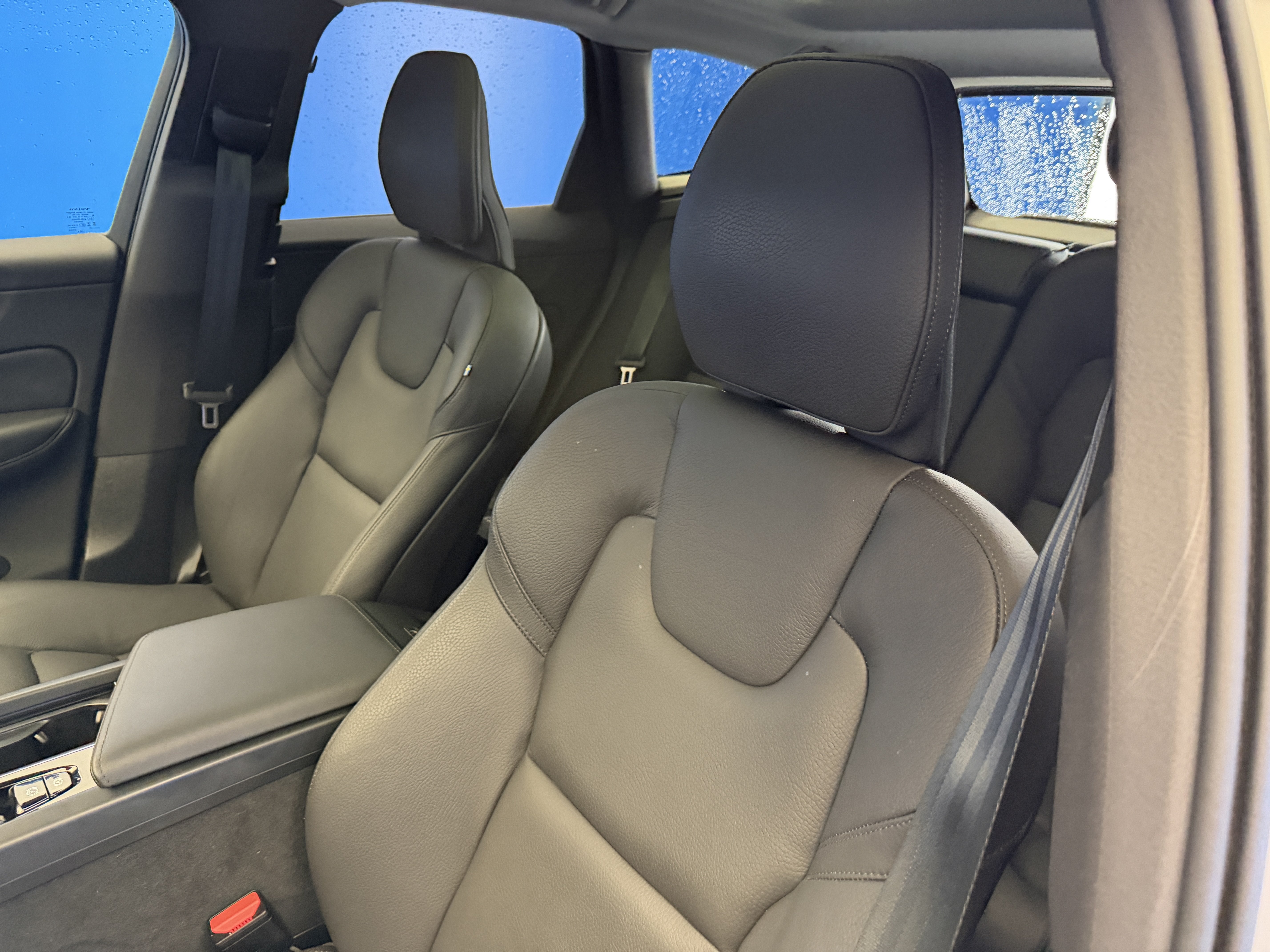 Used 2025 Volvo XC60 B5 Plus AWD/4WD image 12