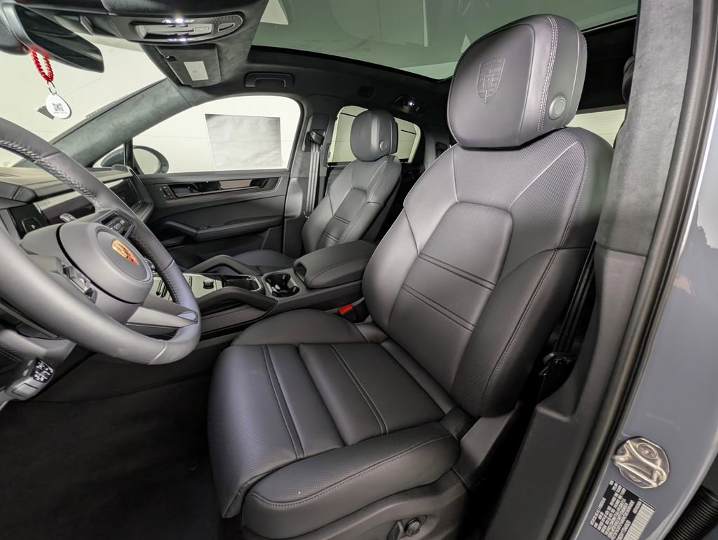 New 2026 Porsche Cayenne GTS image 5