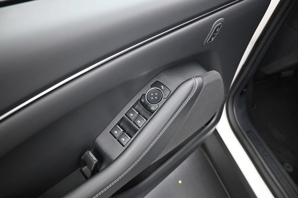 Certified 2025 Ford Mustang Mach-E Select RWD image 15