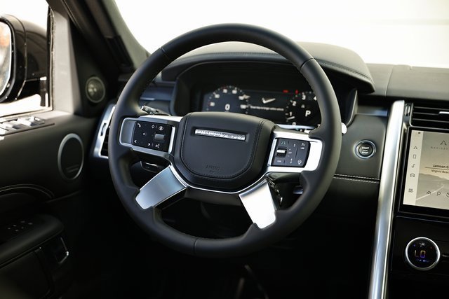 New 2025 Land Rover Discovery Metropolitan Edition image 35