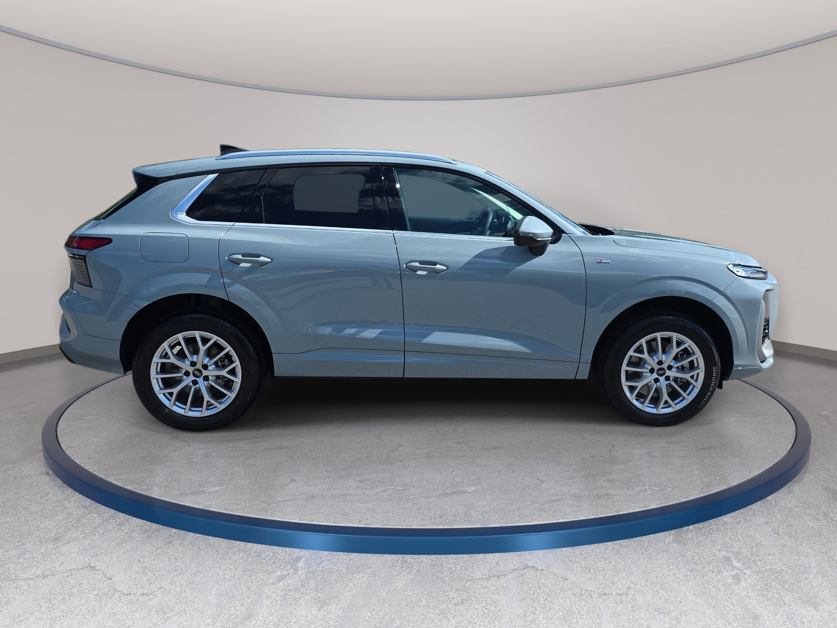 New 2026 Audi Q3 quattro 2.0T AWD/4WD image 4