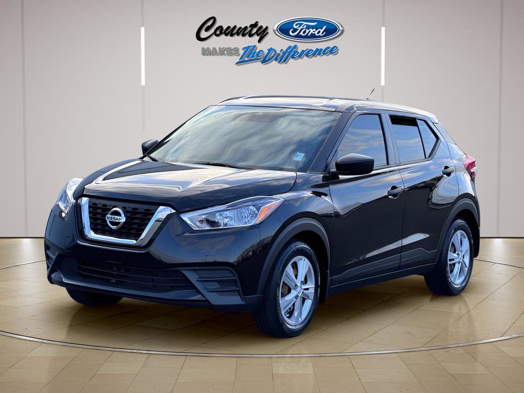 Used 2020 Nissan Kicks S image 2
