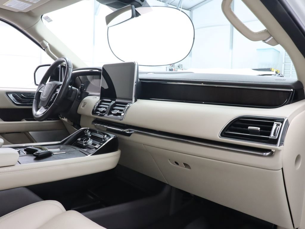 Used 2021 Lincoln Navigator Reserve w/ Luxury Package RWD image 34