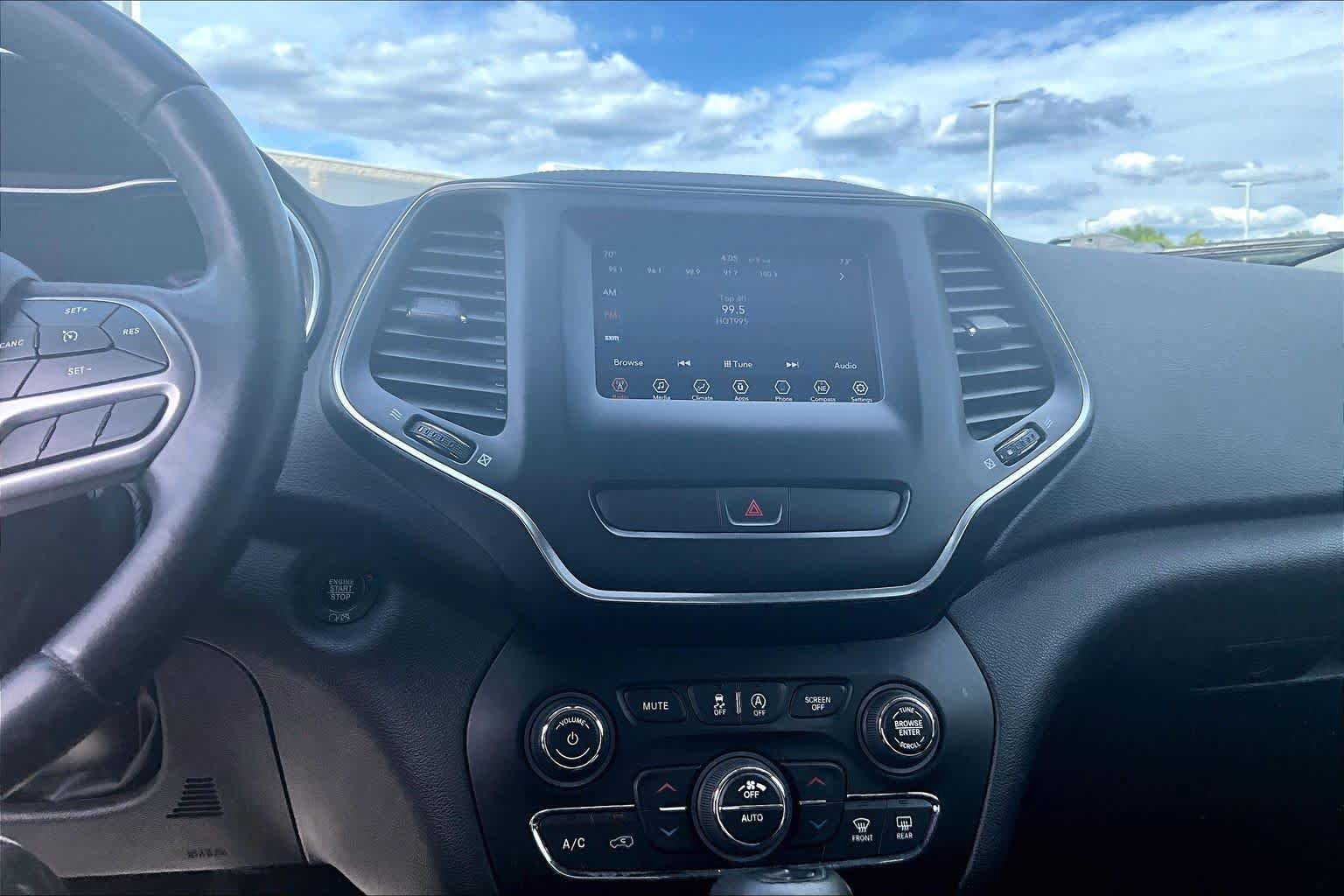 Used 2019 Jeep Cherokee Latitude Plus w/ Comfort/Convenience Group FWD image 35