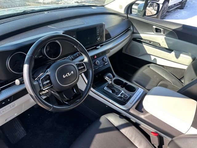 Used 2022 Kia Carnival LX image 29