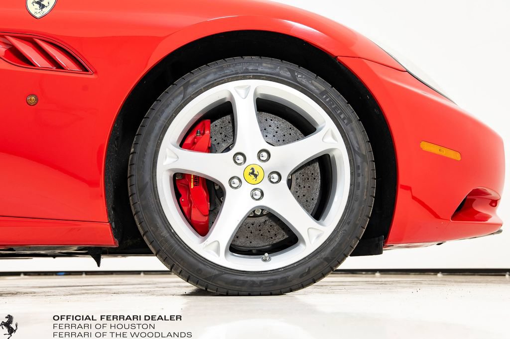 Used 2010 Ferrari California RWD image 23