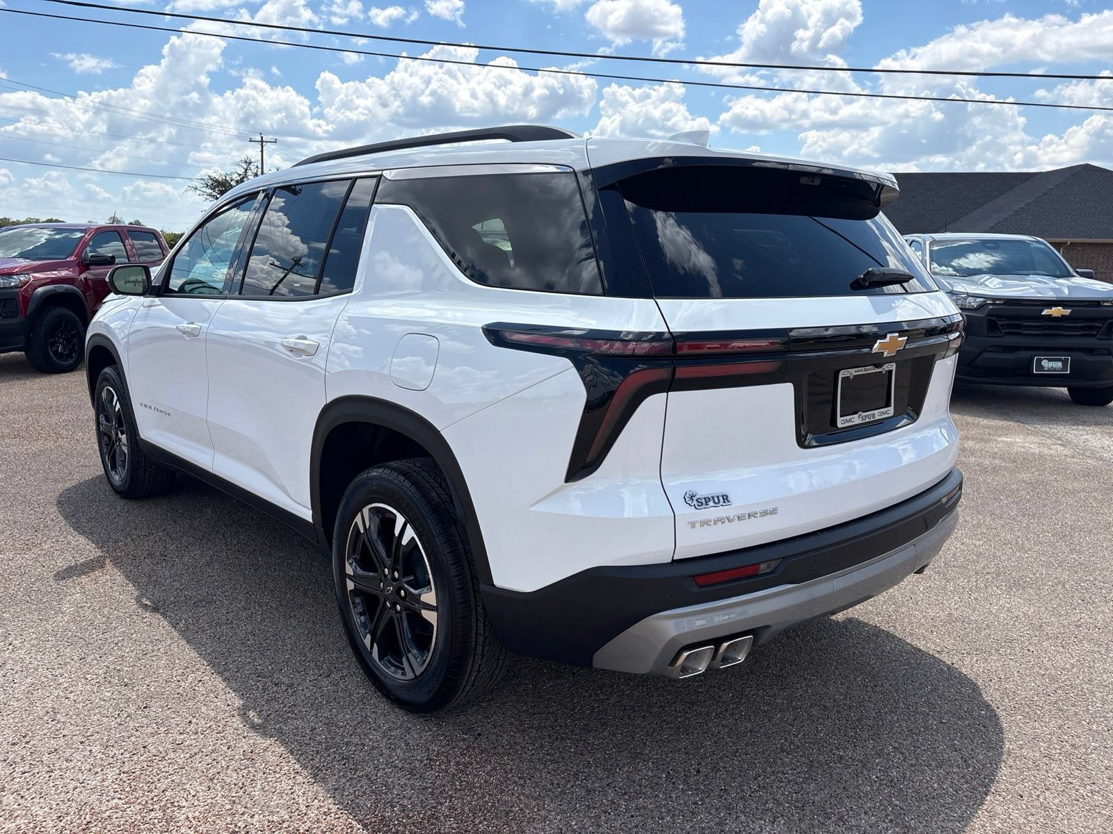 New 2027 Chevrolet Traverse LT w/ Sun and Wheel Package FWD image 4