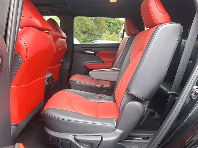 Used 2022 Toyota Highlander XSE image 10