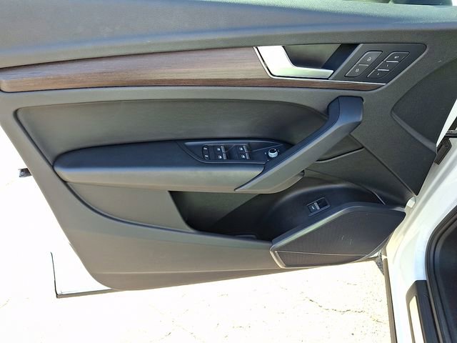 Used 2022 Audi Q5 2.0T Premium w/ Convenience Package AWD/4WD image 9