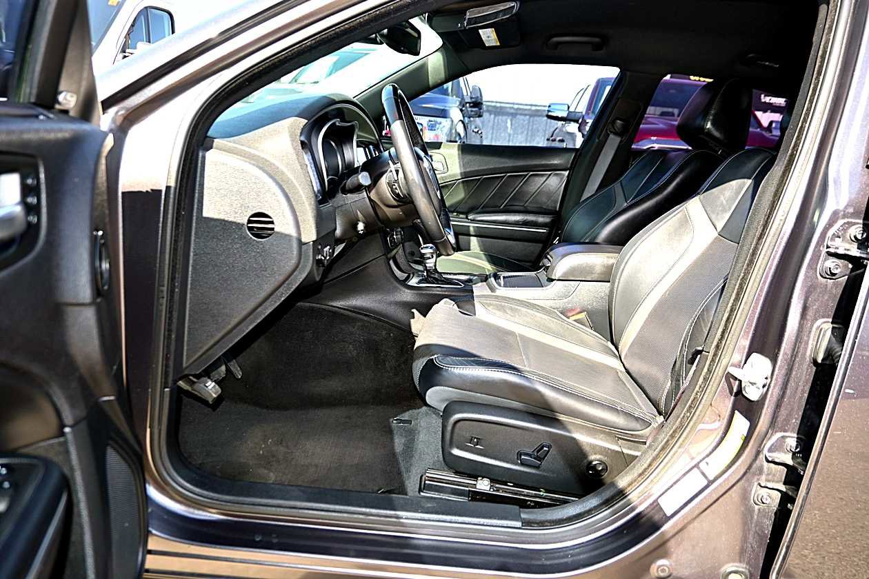 Used 2015 Dodge Charger R/T w/ Plus Group RWD image 13
