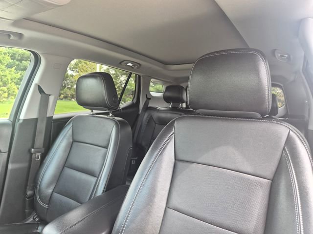Used 2023 GMC Terrain SLT w/ Infotainment Package II FWD image 17