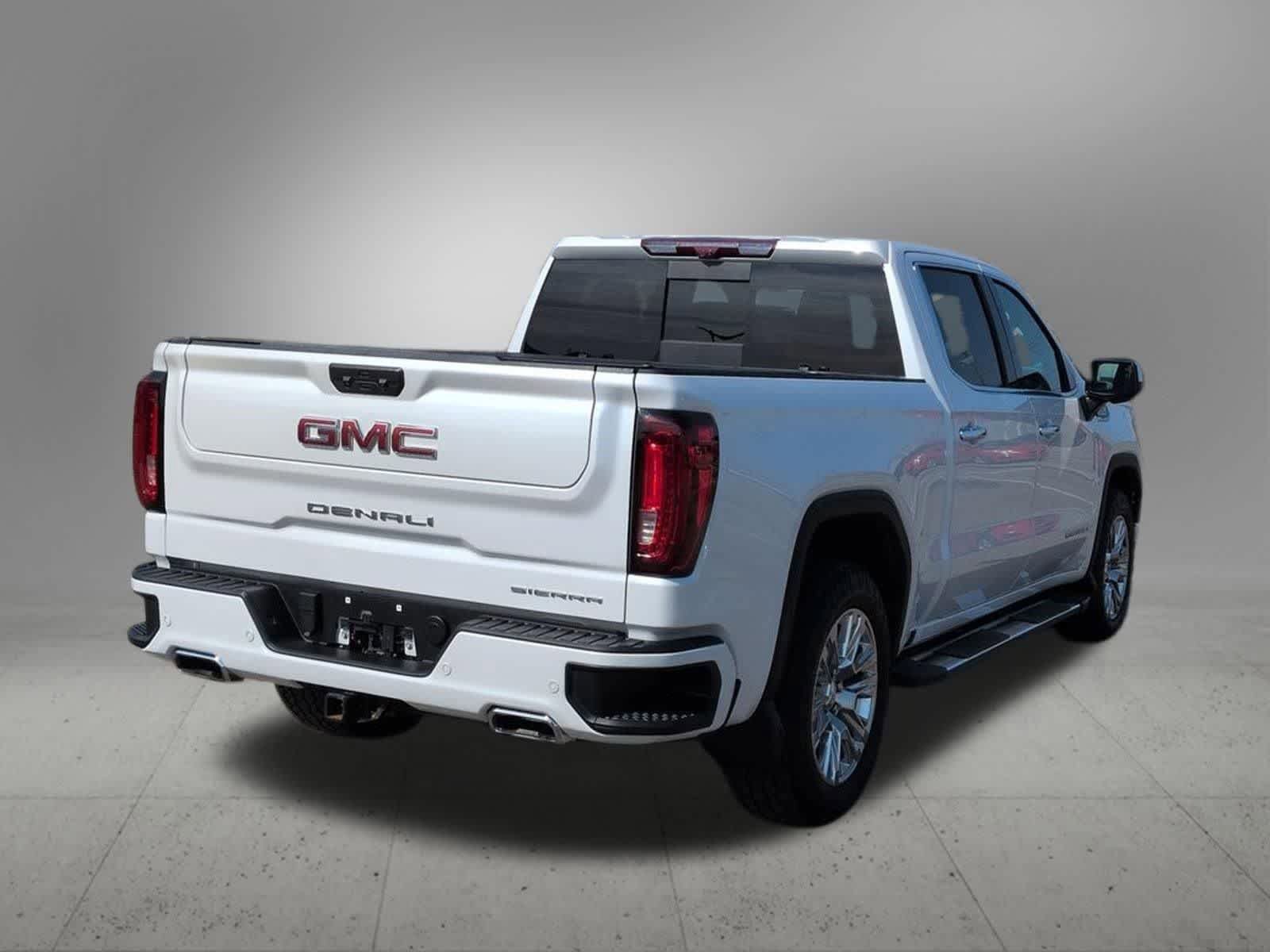 Used 2024 GMC Sierra 1500 Denali w/ Technology Package AWD/4WD image 6