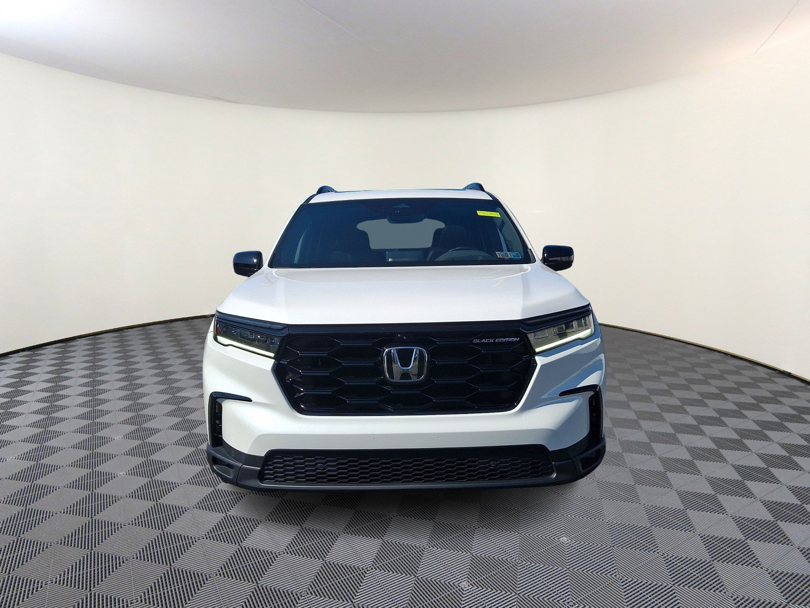 Used 2025 Honda Pilot Black Edition image 2