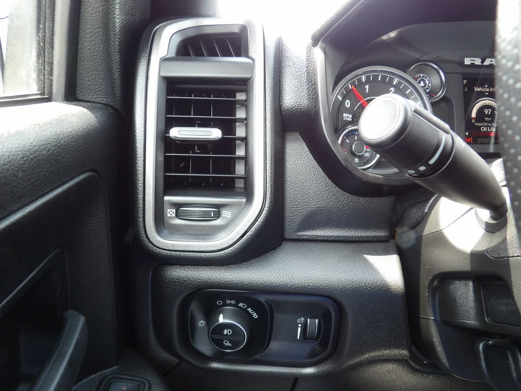 Used 2024 RAM 5500 Tradesman w/ Chrome Appearance Group AWD/4WD image 19
