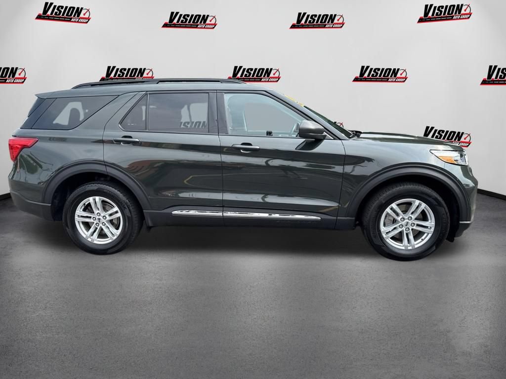 Used 2024 Ford Explorer XLT AWD/4WD image 4