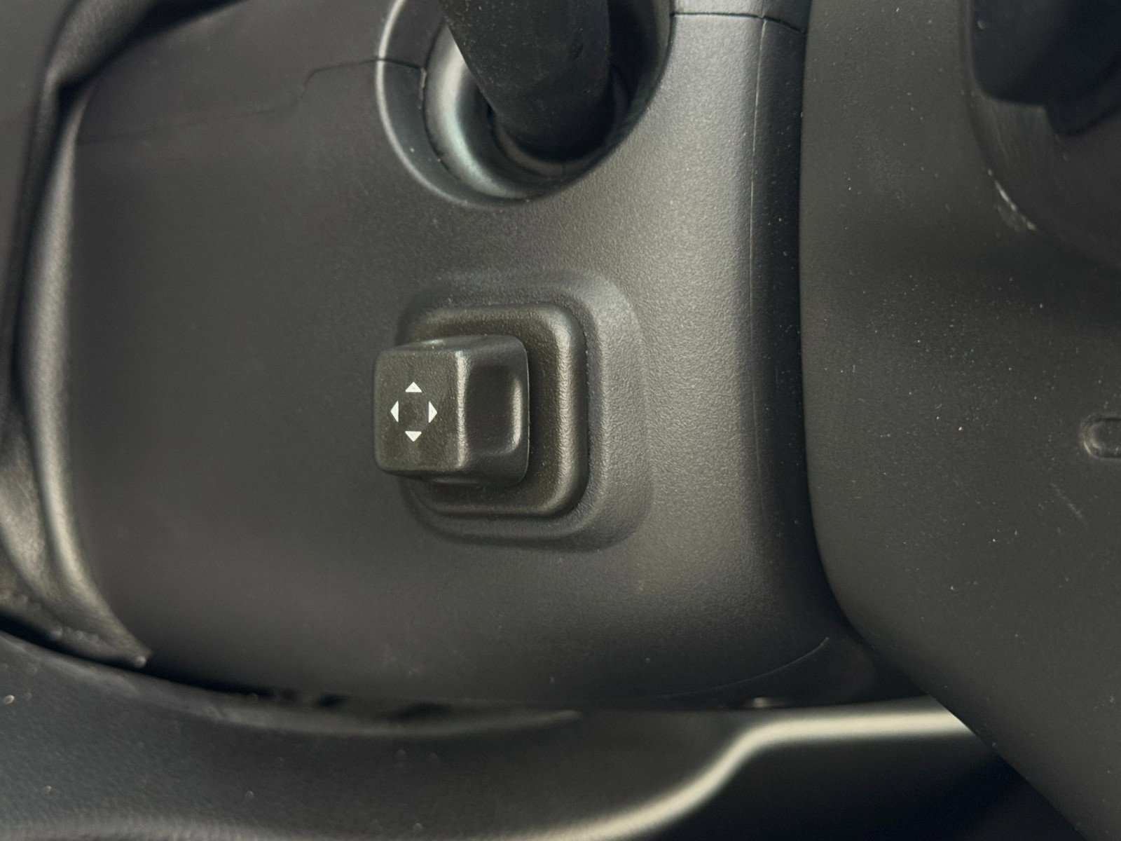 Used 2015 Chevrolet Suburban LTZ RWD image 19