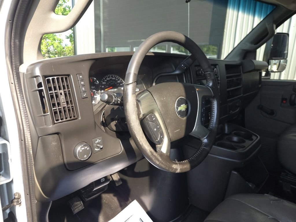 Used 2017 Chevrolet Express 3500 RWD image 15