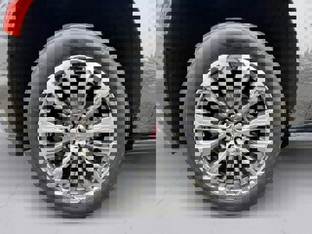 Used 2021 GMC Yukon Denali w/ Denali Premium Package image 9