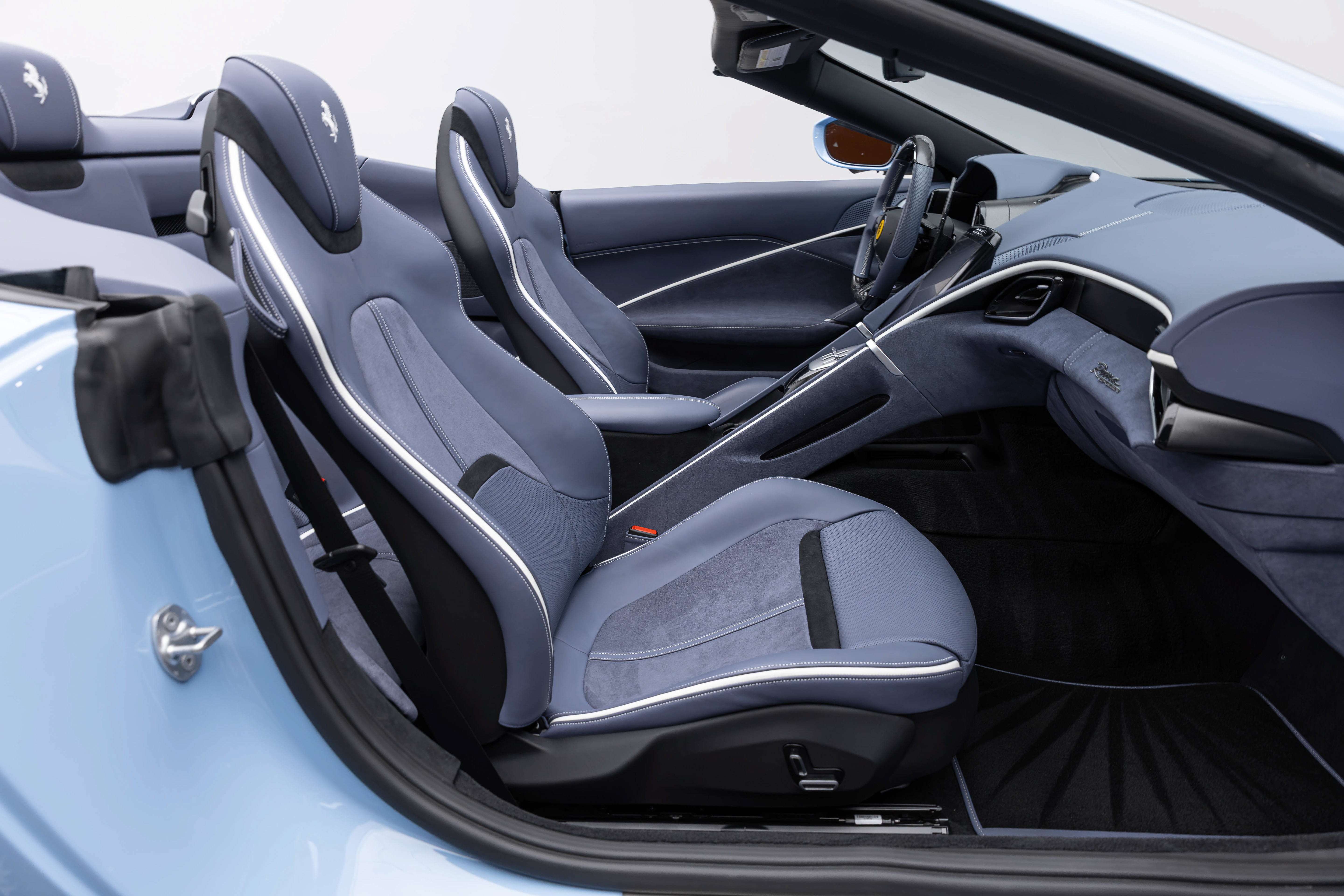 Certified 2025 Ferrari Roma Spider RWD image 44