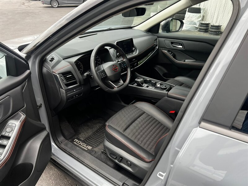 Used 2026 Nissan Rogue SV AWD/4WD image 16