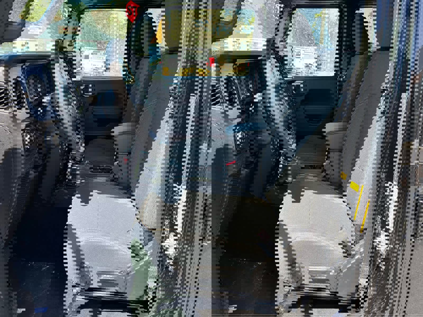 New 2025 Jeep Gladiator Sport image 11