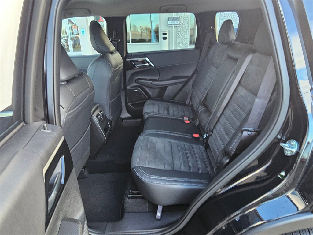 New 2025 Mitsubishi Outlander SE image 12