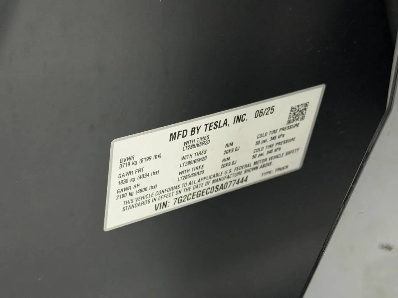 Used 2025 Tesla Cybertruck 2WD Crew Cab image 47