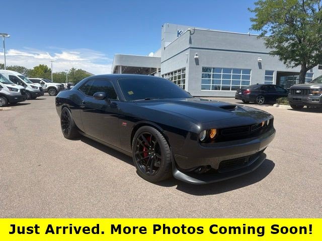 Used 2015 Dodge Challenger SRT w/ Technology Group RWD image 1