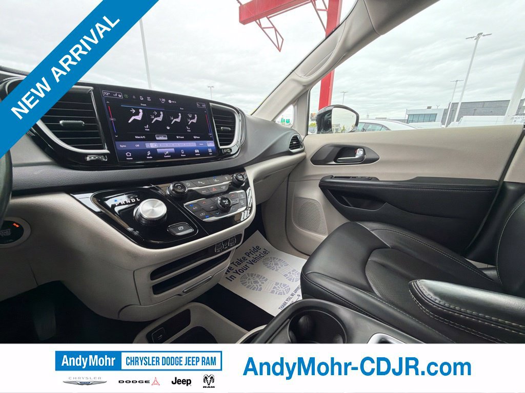 Used 2024 Chrysler Pacifica Touring-L FWD image 33