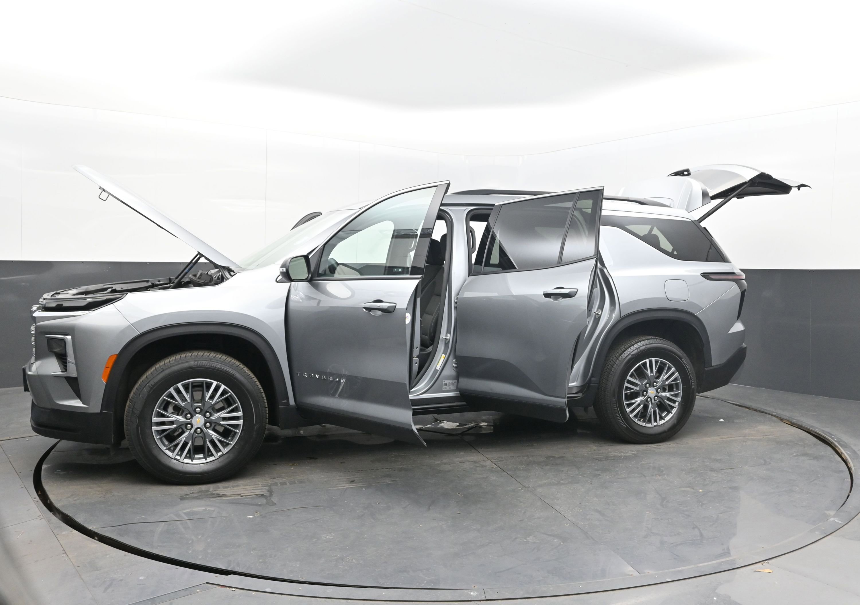 Used 2025 Chevrolet Traverse LT image 37