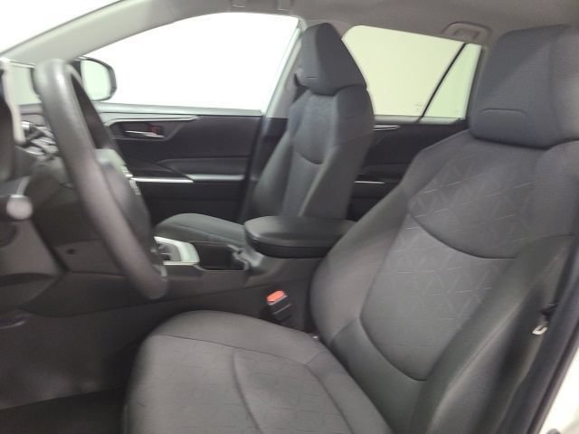Used 2024 Toyota RAV4 XLE AWD/4WD image 16