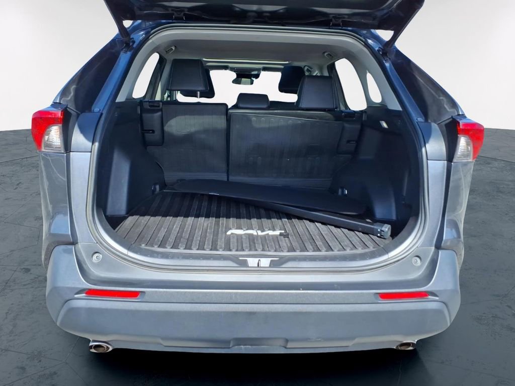 Used 2023 Toyota RAV4 XLE Premium image 10