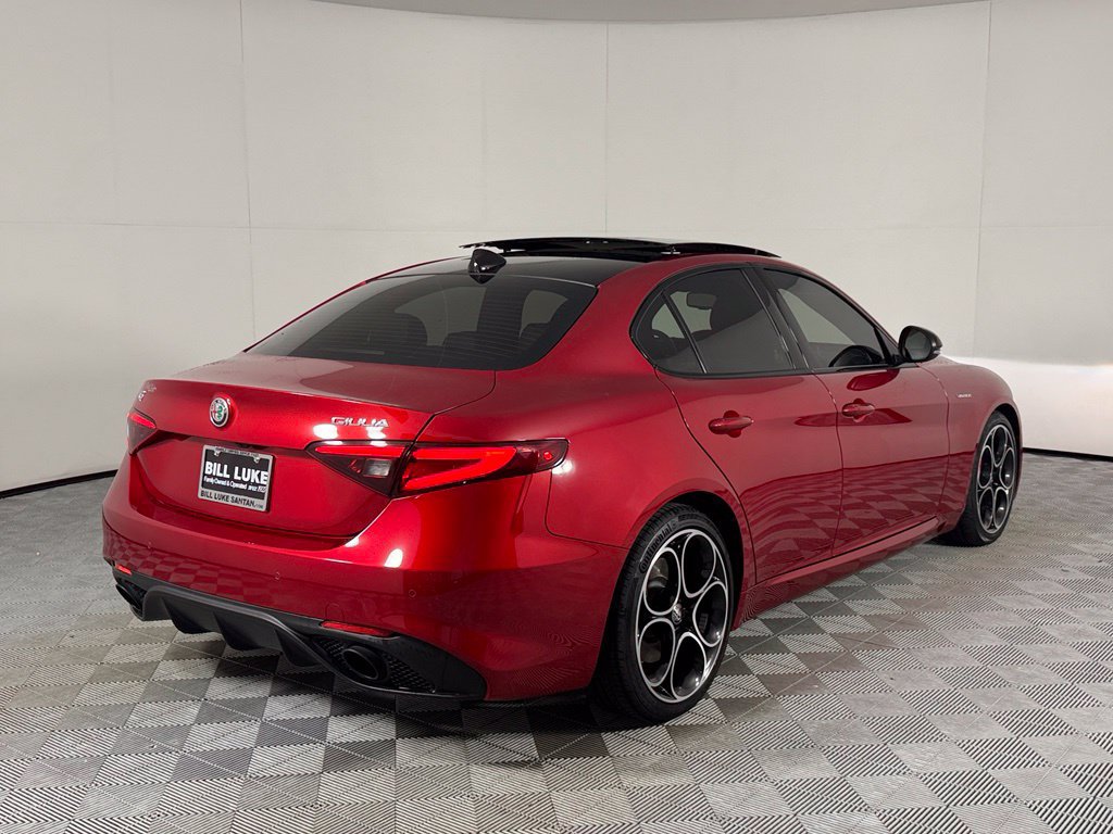 Used 2023 Alfa Romeo Giulia Veloce RWD image 7