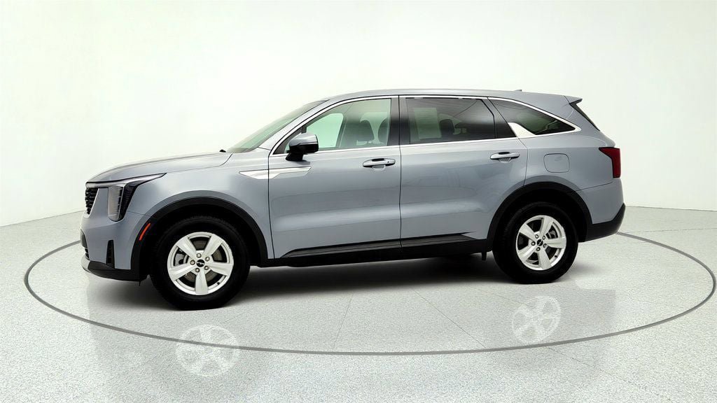 Used 2025 Kia Sorento LX FWD image 8