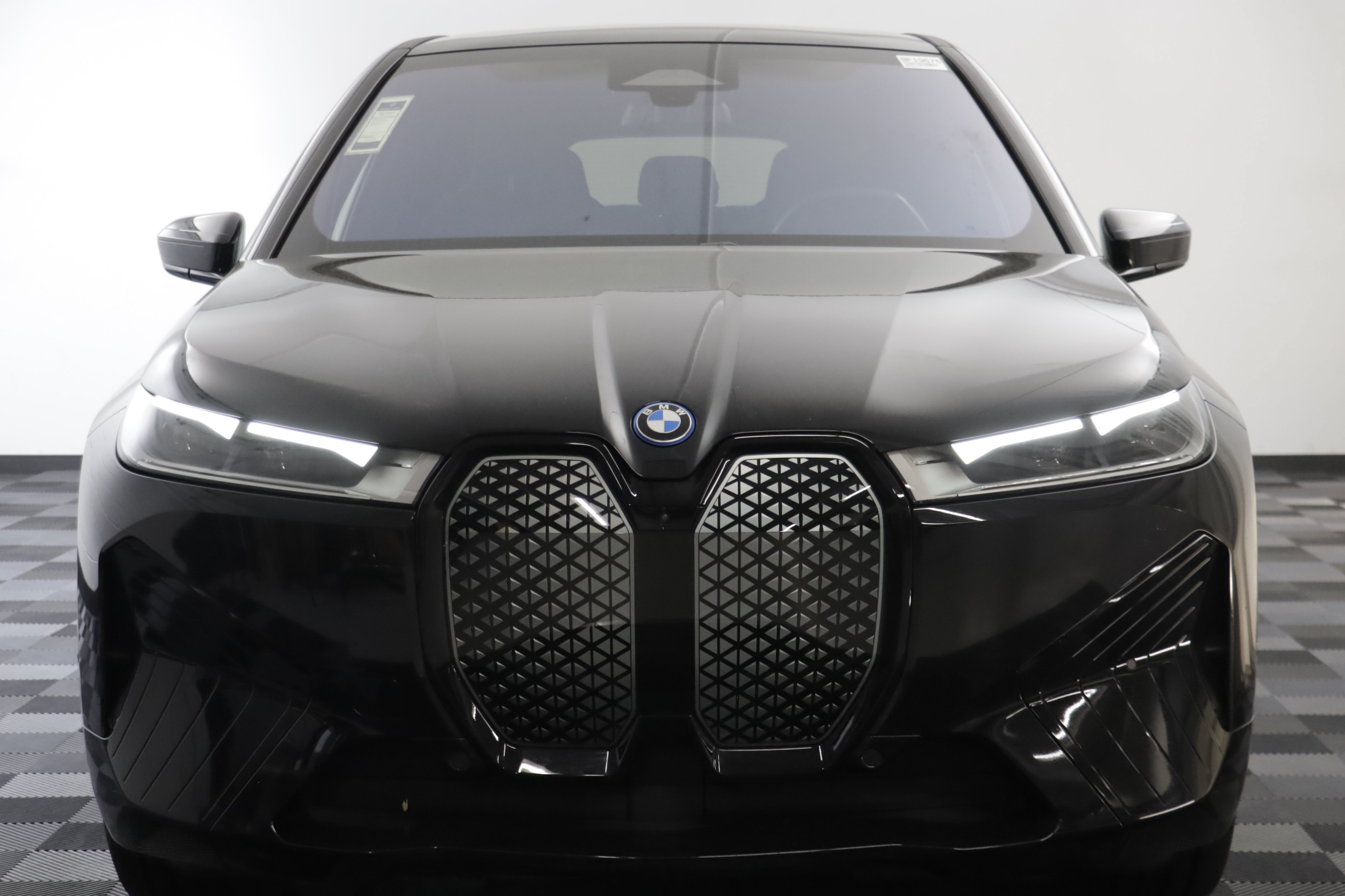 Used 2024 BMW iX xDrive50 w/ Premium Package AWD/4WD image 24