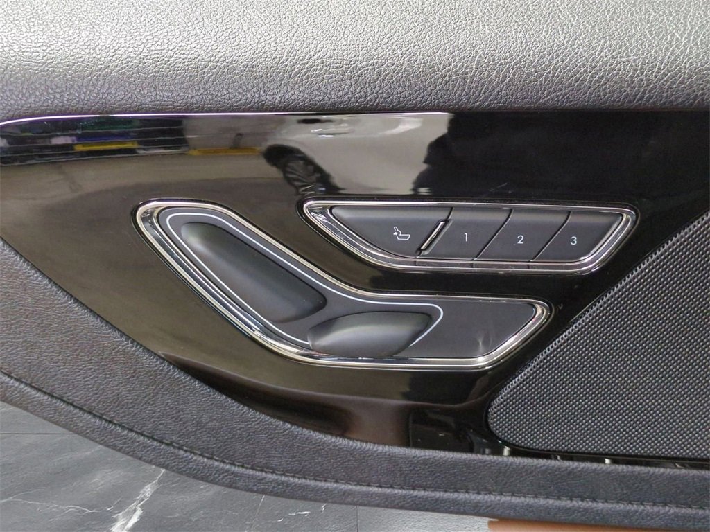 Certified 2023 Lincoln Aviator Reserve w/ Equipment Group 201A image 14