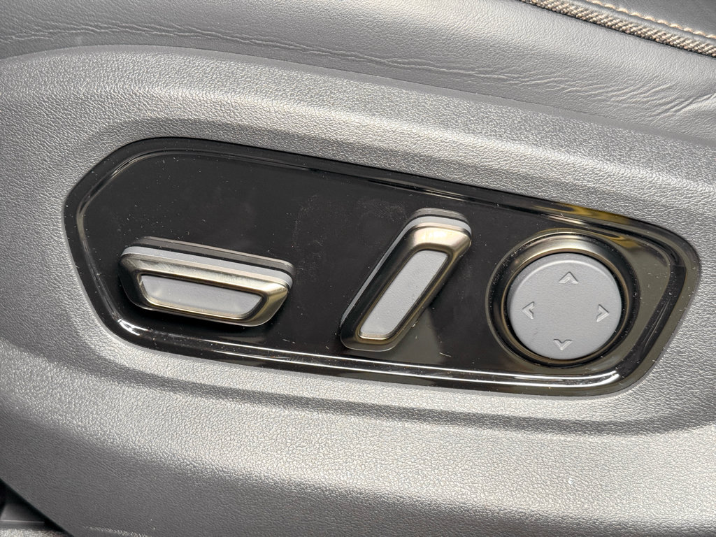 Used 2026 Rivian R1S Premium AWD/4WD image 6