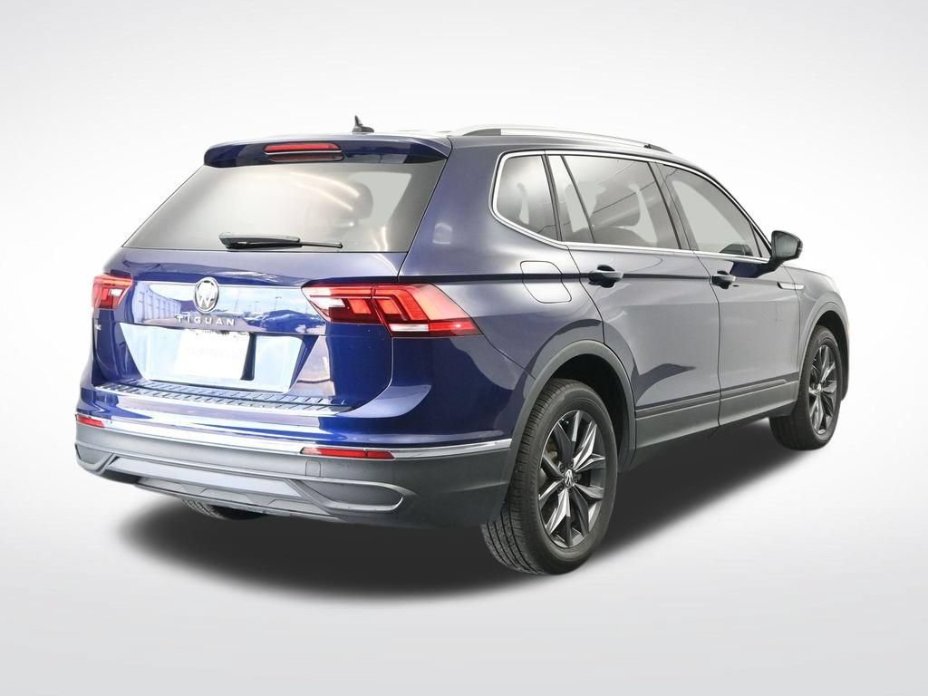 Used 2023 Volkswagen Tiguan SE w/ Panoramic Sunroof Package FWD image 5