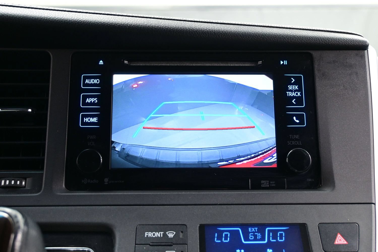 Used 2015 Toyota Sienna XLE w/ XLE Navigation Package FWD image 21