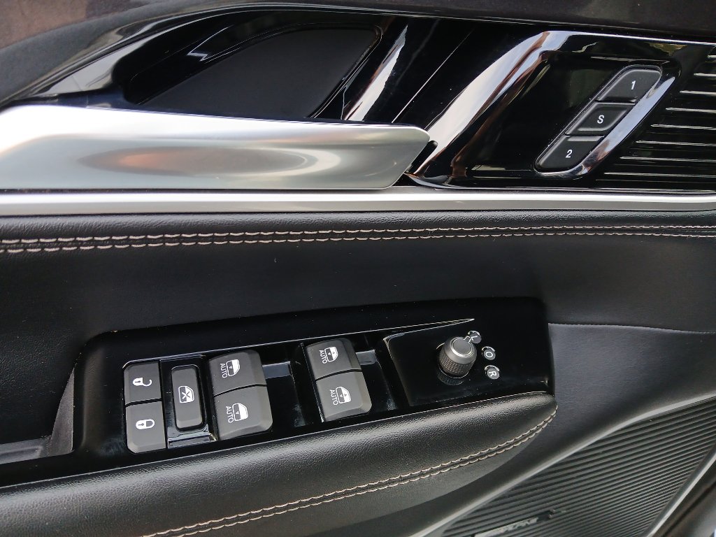 Used 2024 Jeep Wagoneer L Base image 50