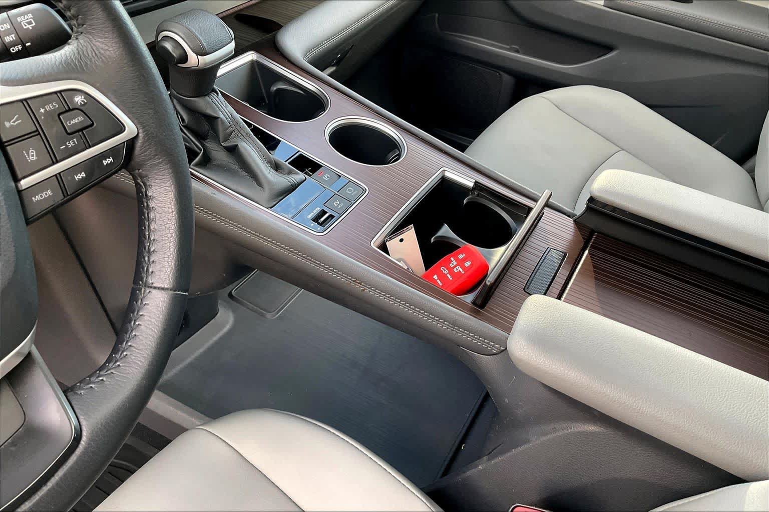 Used 2022 Toyota Sienna XLE FWD image 16