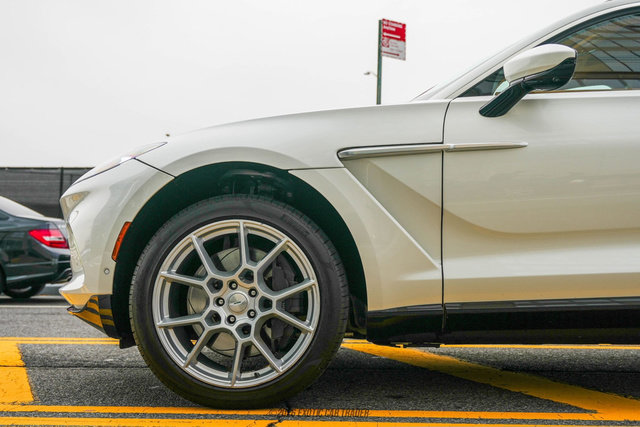 Used 2021 Aston Martin DBX AWD/4WD image 4