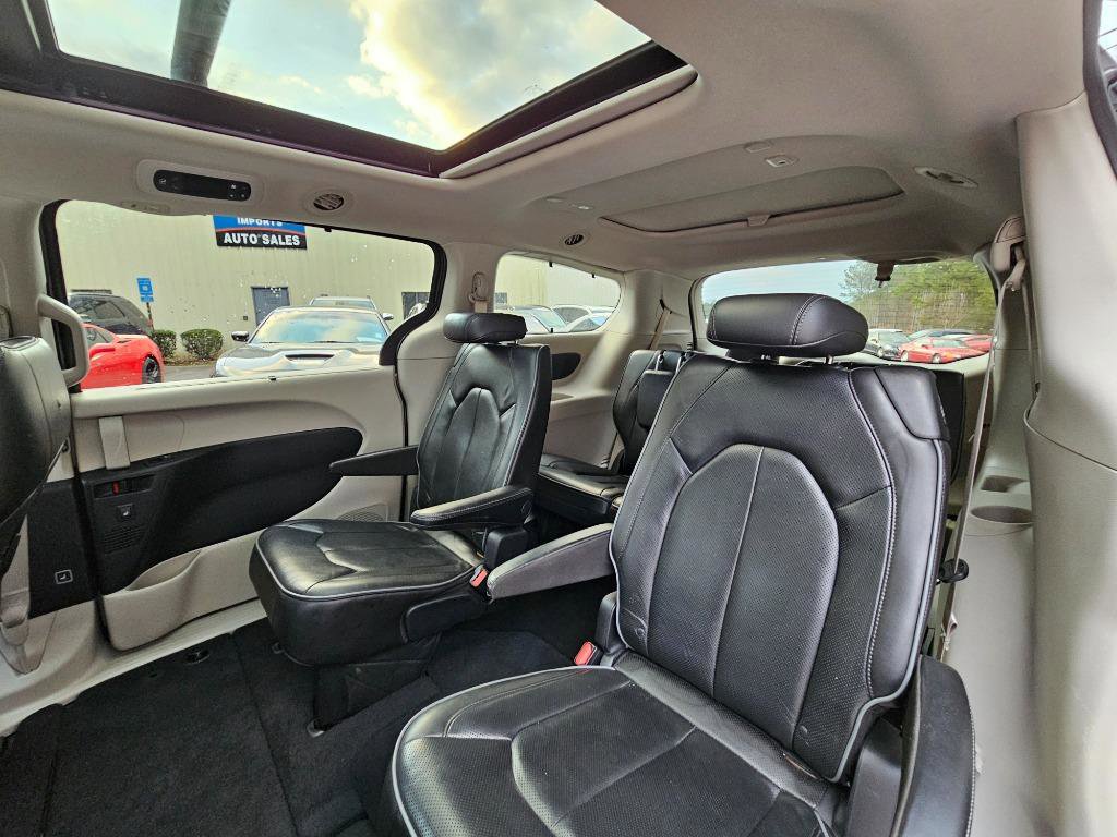Used 2020 Chrysler Pacifica Limited image 29
