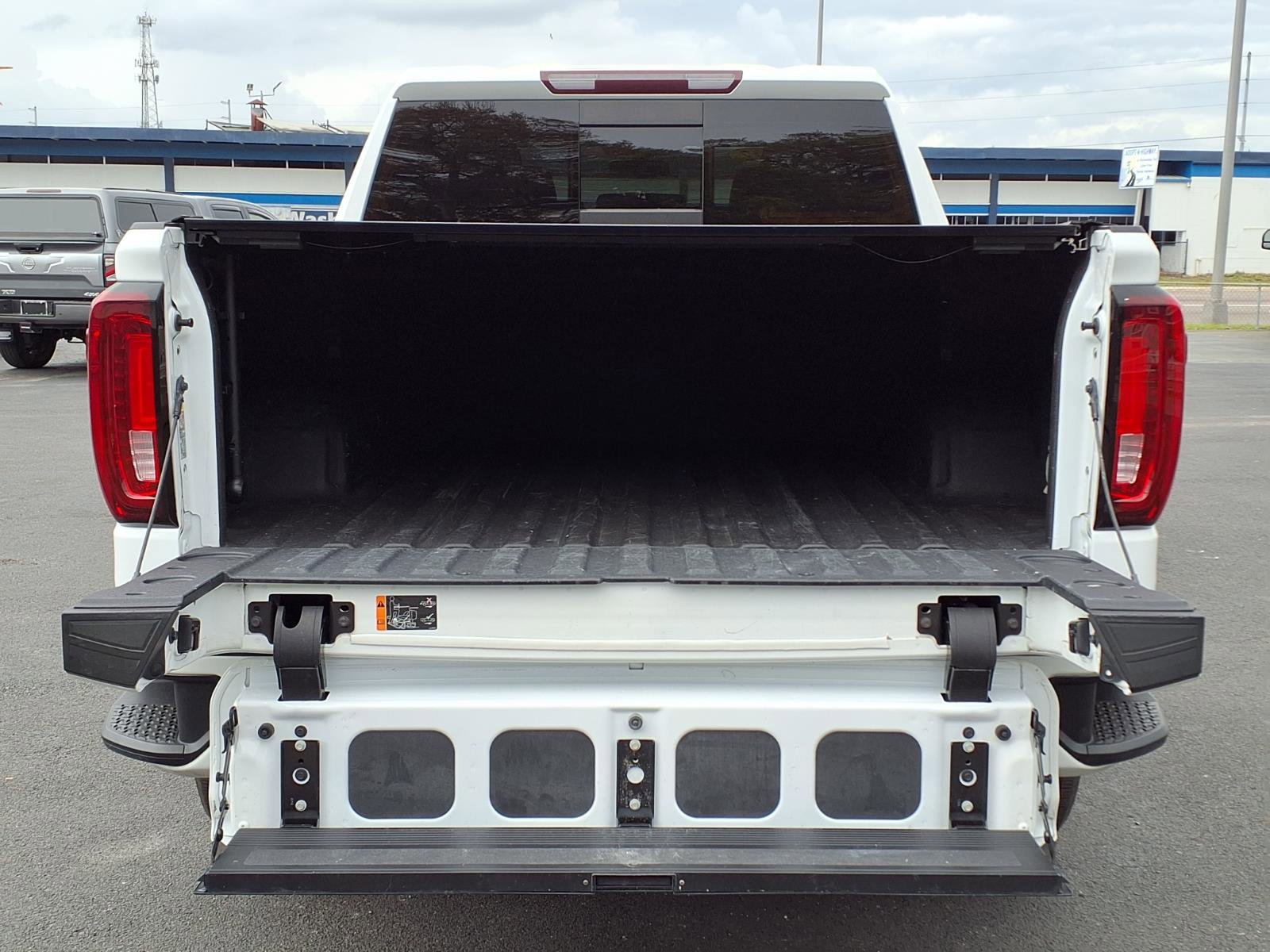 Used 2022 GMC Sierra 1500 AT4 w/ AT4 Preferred Package AWD/4WD image 7