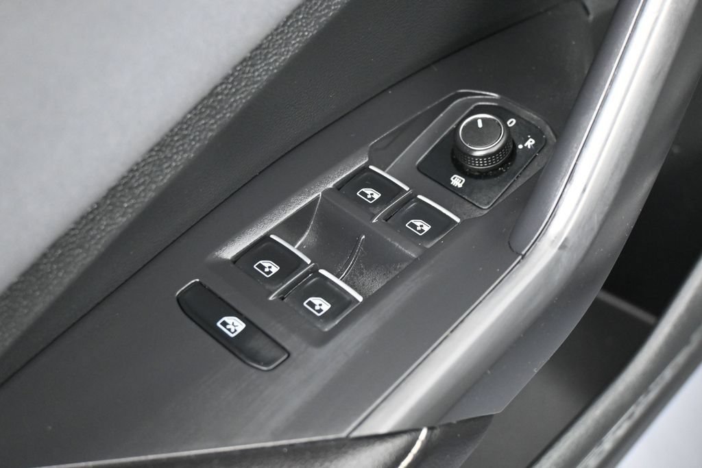 Used 2025 Volkswagen Jetta SE FWD image 14