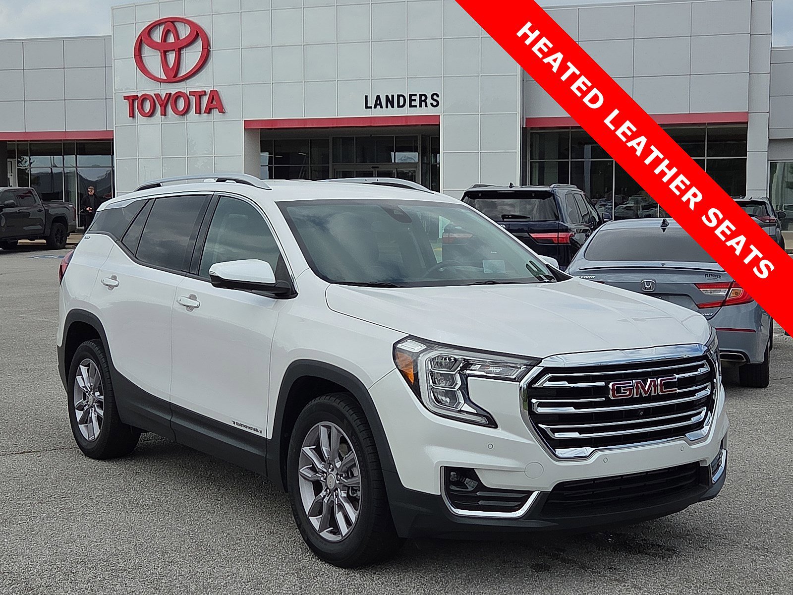 Used 2022 GMC Terrain SLT w/ Tech Package image 1