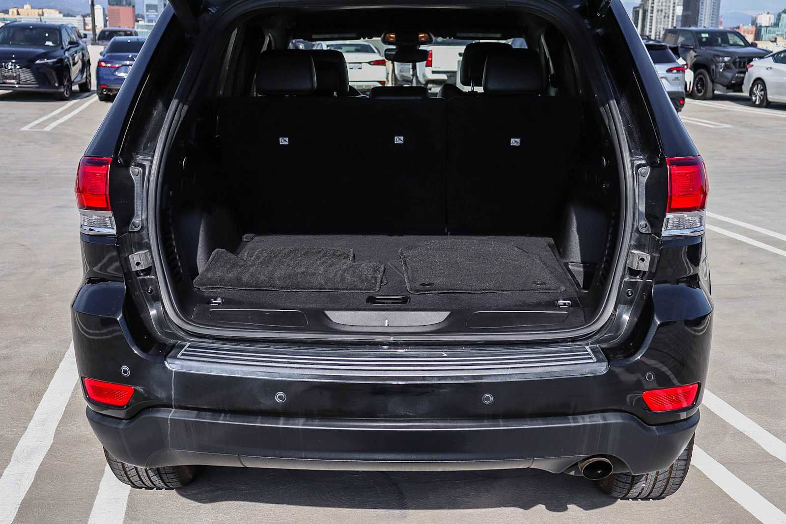 Used 2022 Jeep Grand Cherokee Laredo X image 26