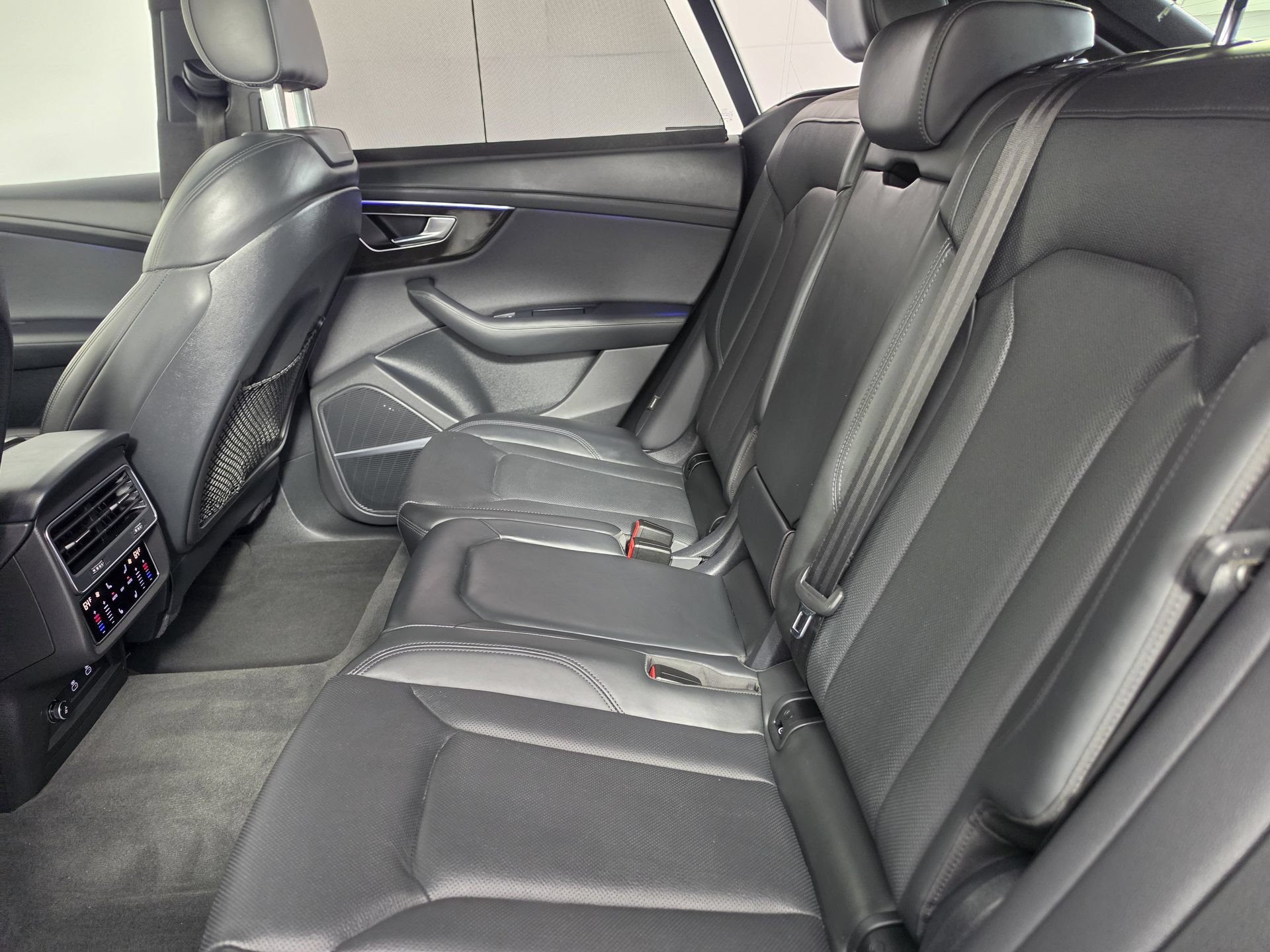 Used 2023 Audi Q8 Prestige AWD/4WD image 25